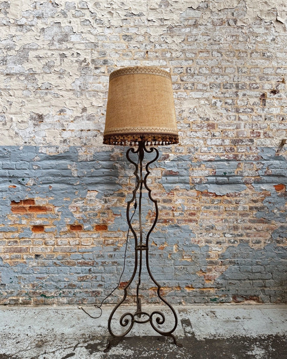 Lampadaire en fer forgé