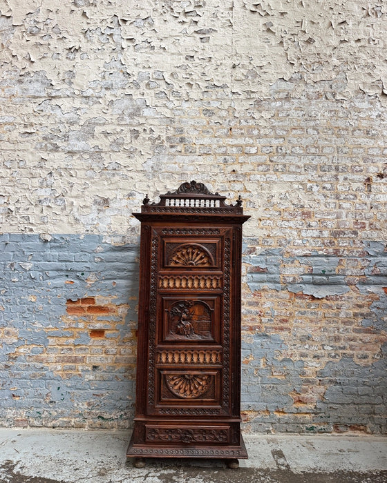 Breton cabinet