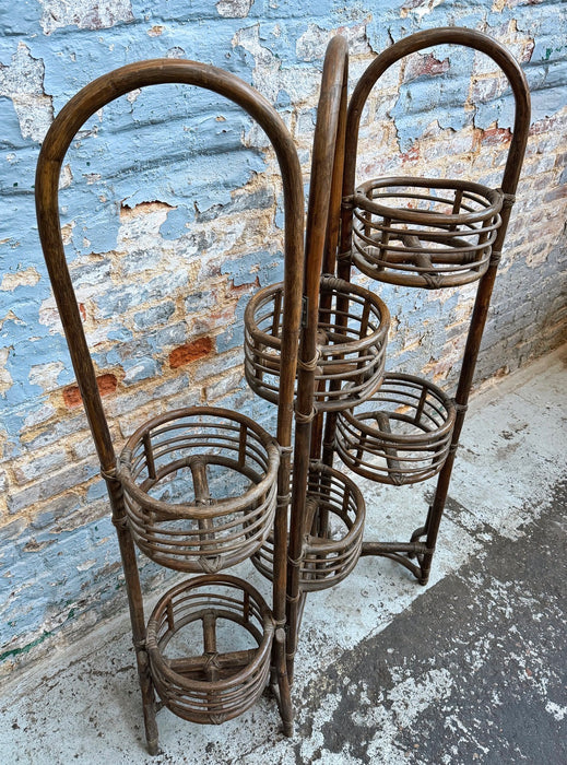 Porte-plantes en rotin