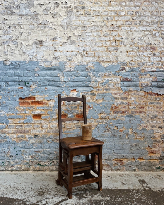 Chaise escabeau