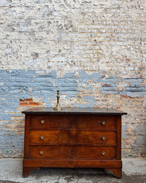 Mahogany chest of drawers