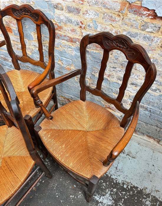 3 fauteuils et deux chaises