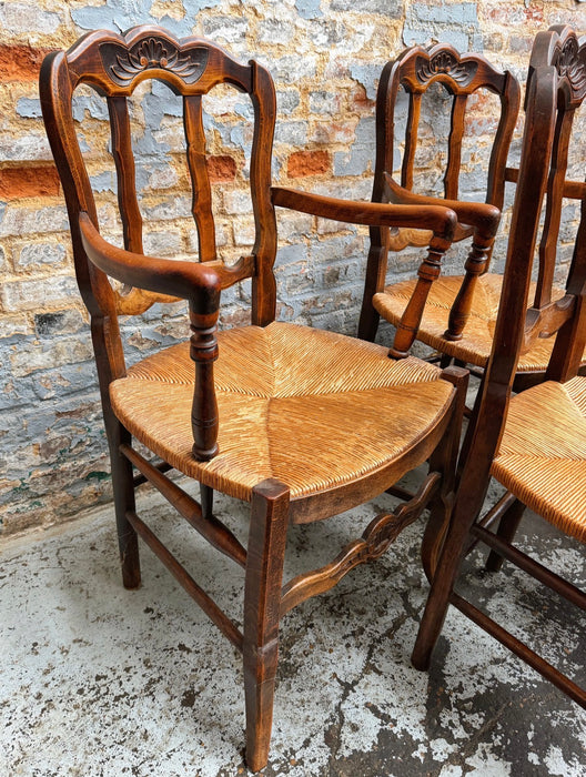 3 fauteuils et deux chaises