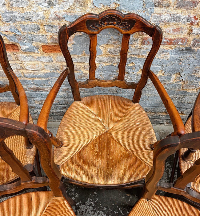 3 fauteuils et deux chaises