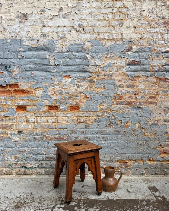Tabouret gothique