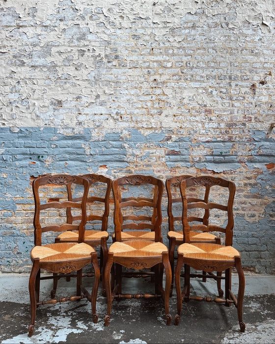 6 chaises néo-rustiques