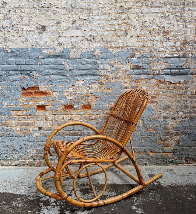 Rocking-chair en rotin