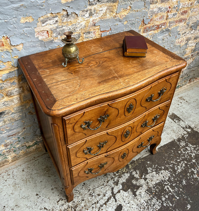 Parisian chest of drawers