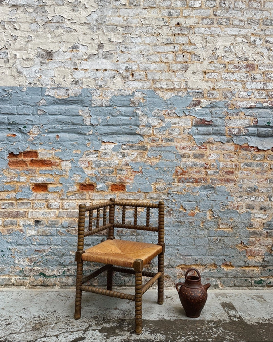 Corner chair