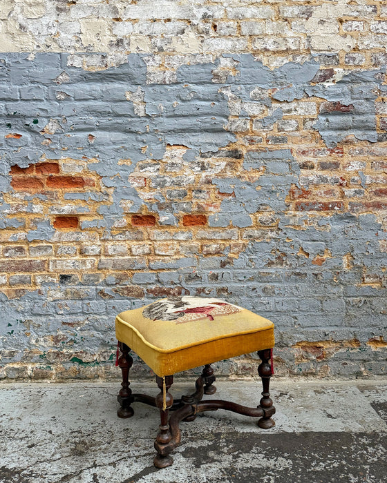 Repose-pieds en noyer