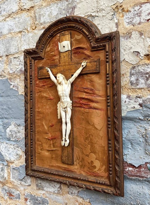 Christ en ivoire