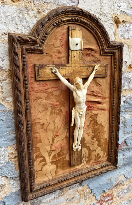 Christ en ivoire