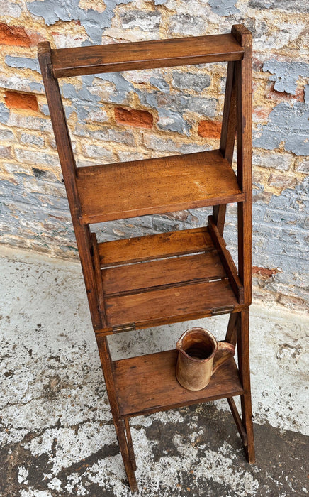 Chaise-escabeau