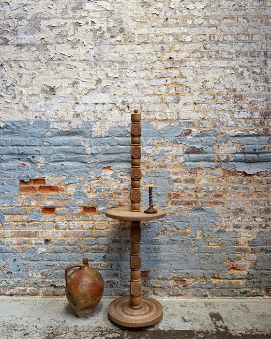 Lampadaire brutaliste