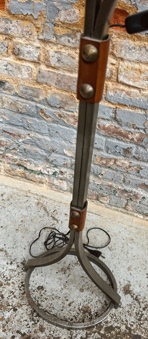 Lampadaire brutaliste