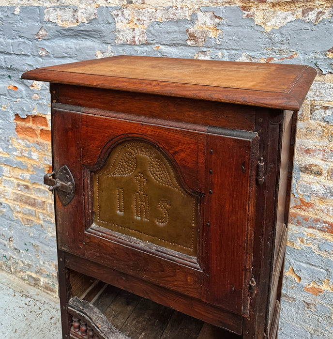 Meuble en châtaignier