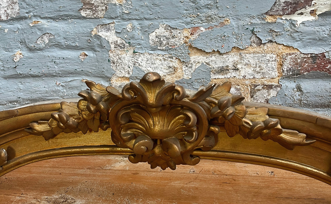 Trois éléments décoratifs