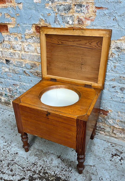 Chamber pot cabinet