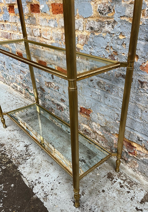 Deux étagères de boulangerie