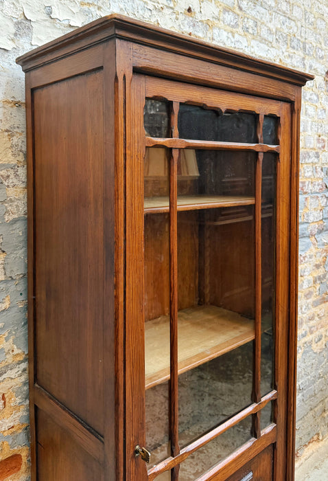 Vitrine en pitchpin
