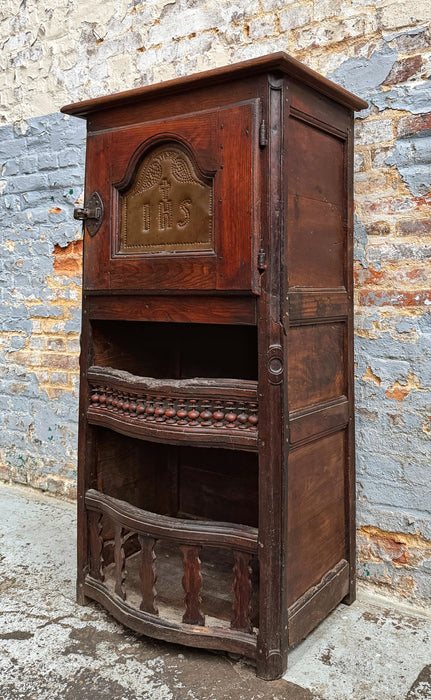 Meuble en châtaignier