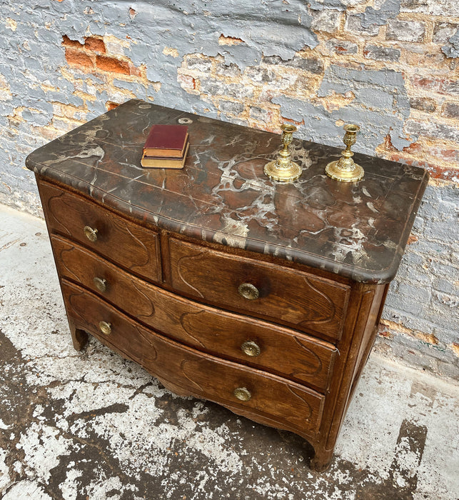 Oak chest of drawers