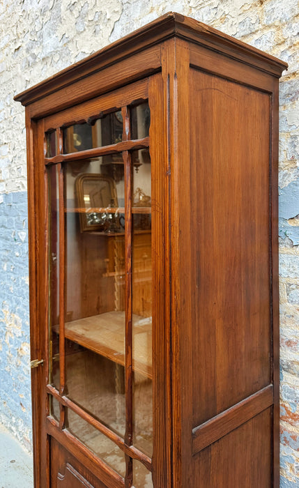 Vitrine en pitchpin