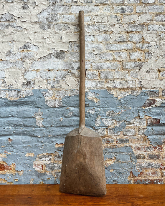 Grain shovel