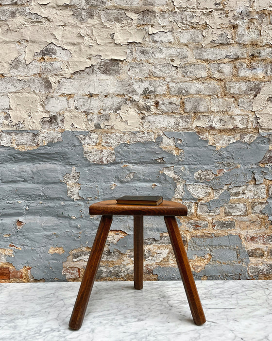 Tabouret tripode