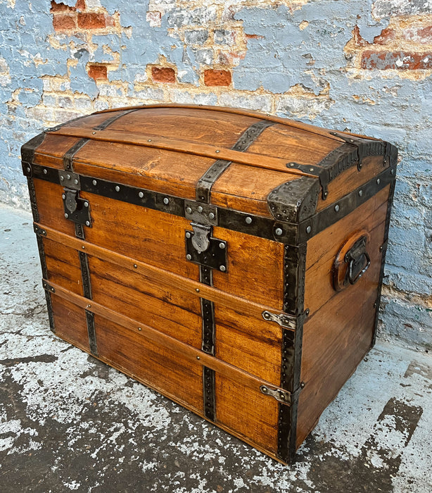 Travel trunk