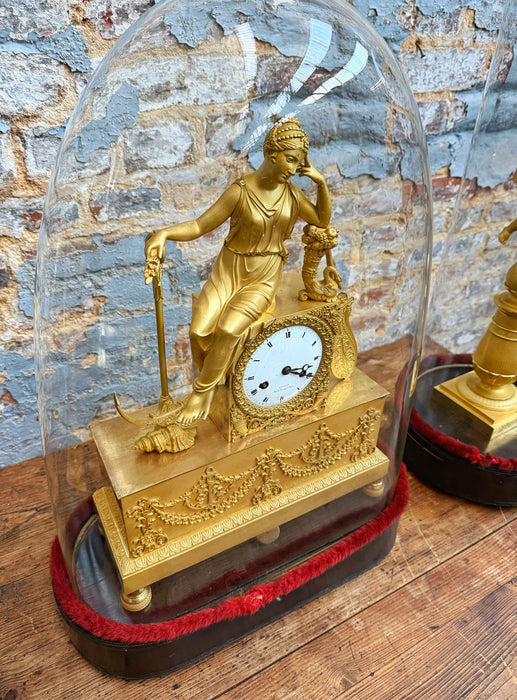 Pendule et candélabres