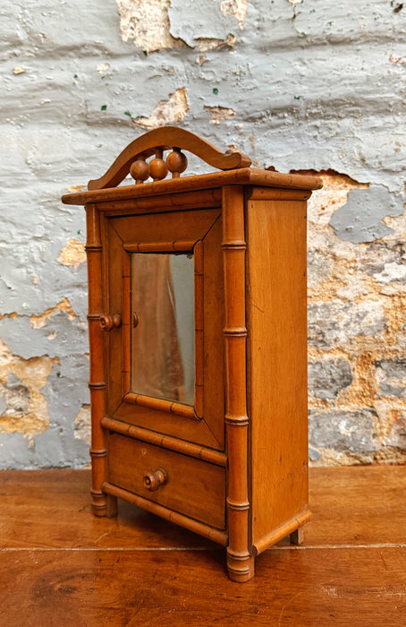 Ensemble meubles de poupée