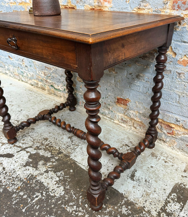 Table en noyer
