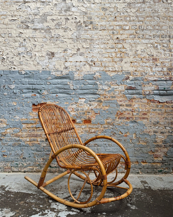 Rocking-chair en rotin