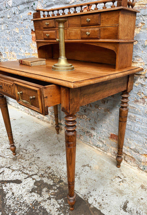 Bureau en noyer