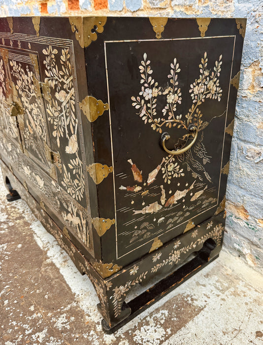 Coffre asiatique