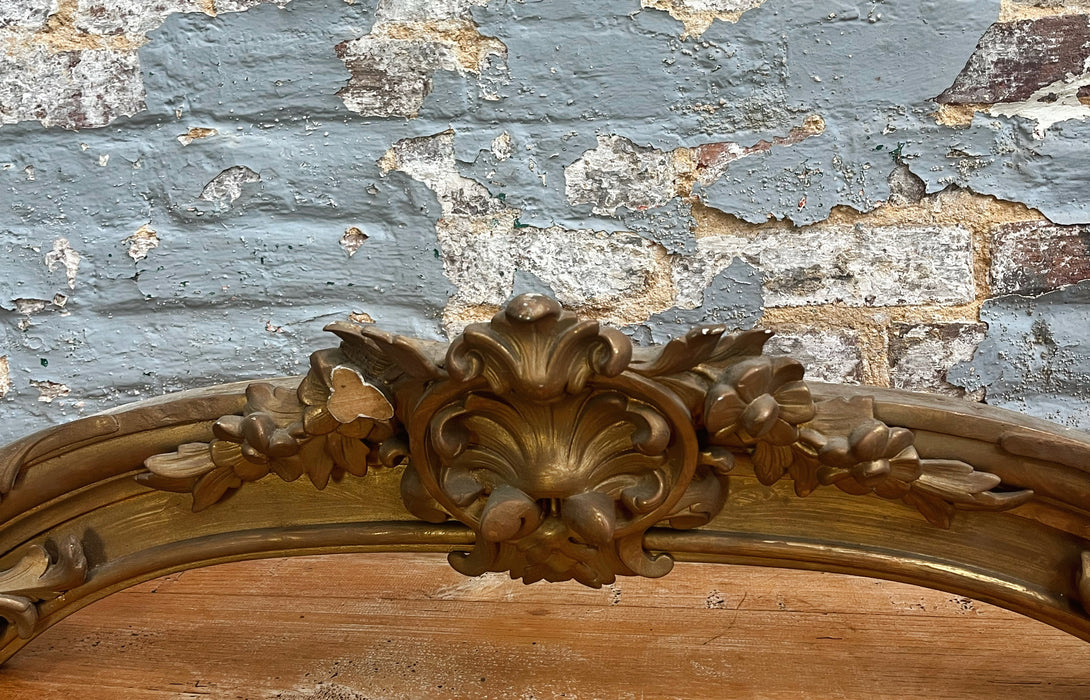 Trois éléments décoratifs