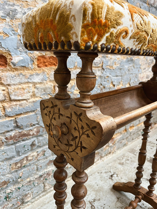 Travailleuse en noyer