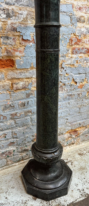 Colonne en marbre