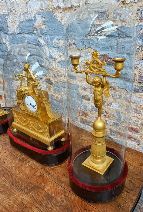 Pendule et candélabres