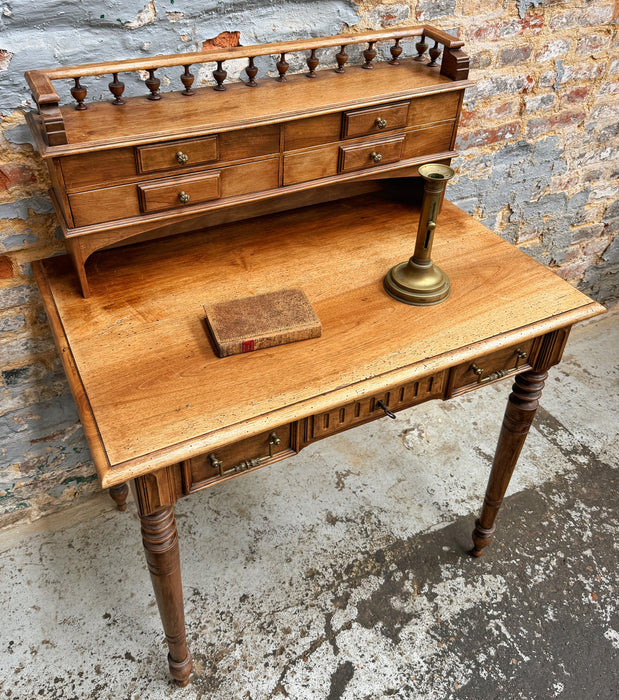 Bureau en noyer