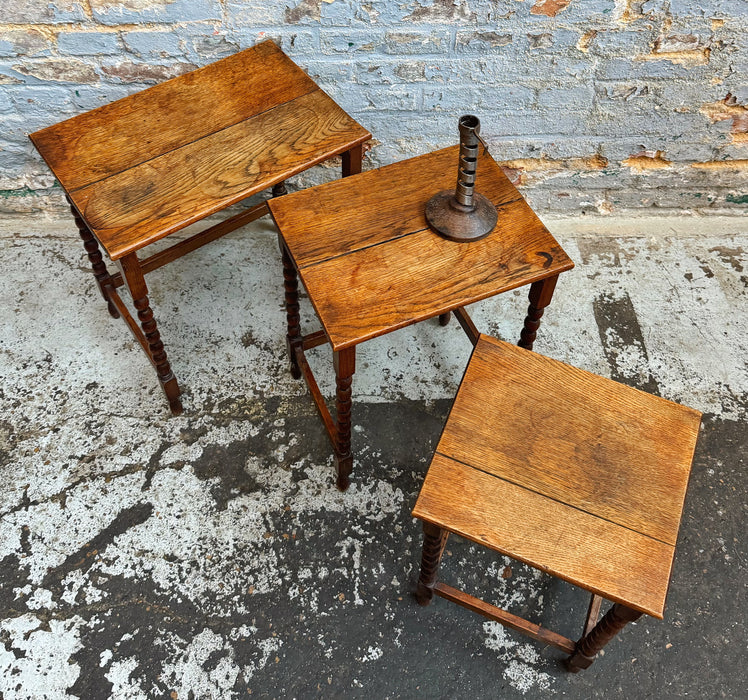 Tables gigognes
