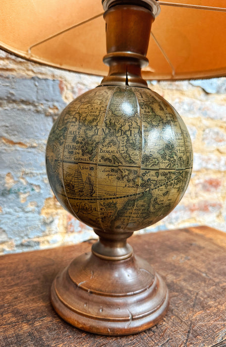Lampe mappemonde
