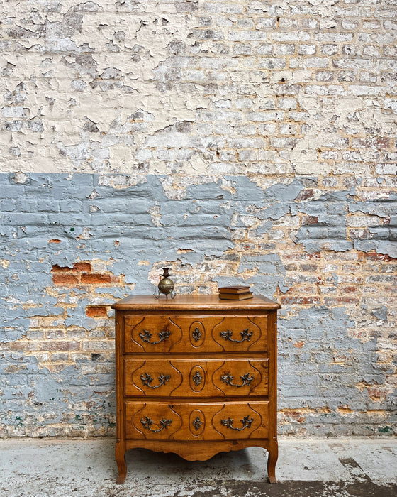 Parisian chest of drawers