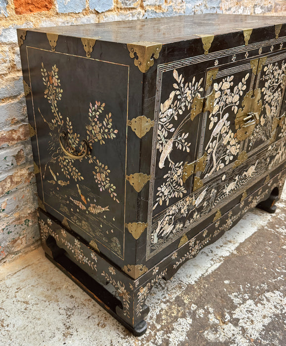 Coffre asiatique