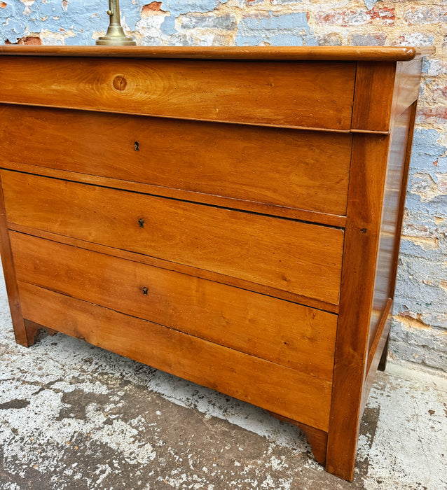 Walnut chest of drawers