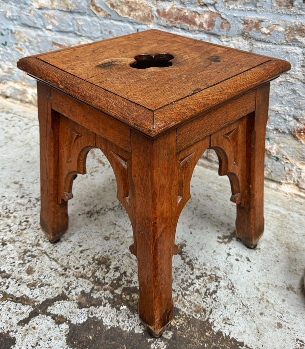 Tabouret gothique