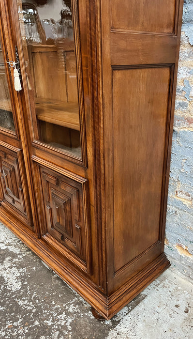 Bibliothèque en noyer