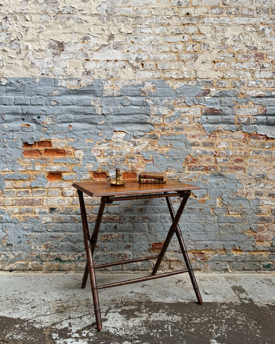 Folding table