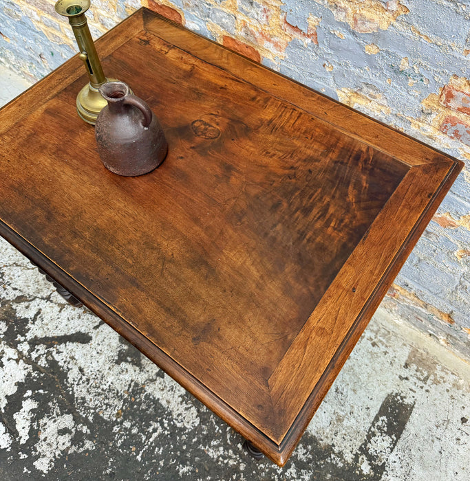 Table en noyer